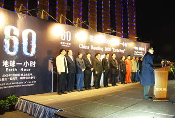 倡导低碳生活、绿色环保理念，红桃国际积极参与“地球一小时”活动