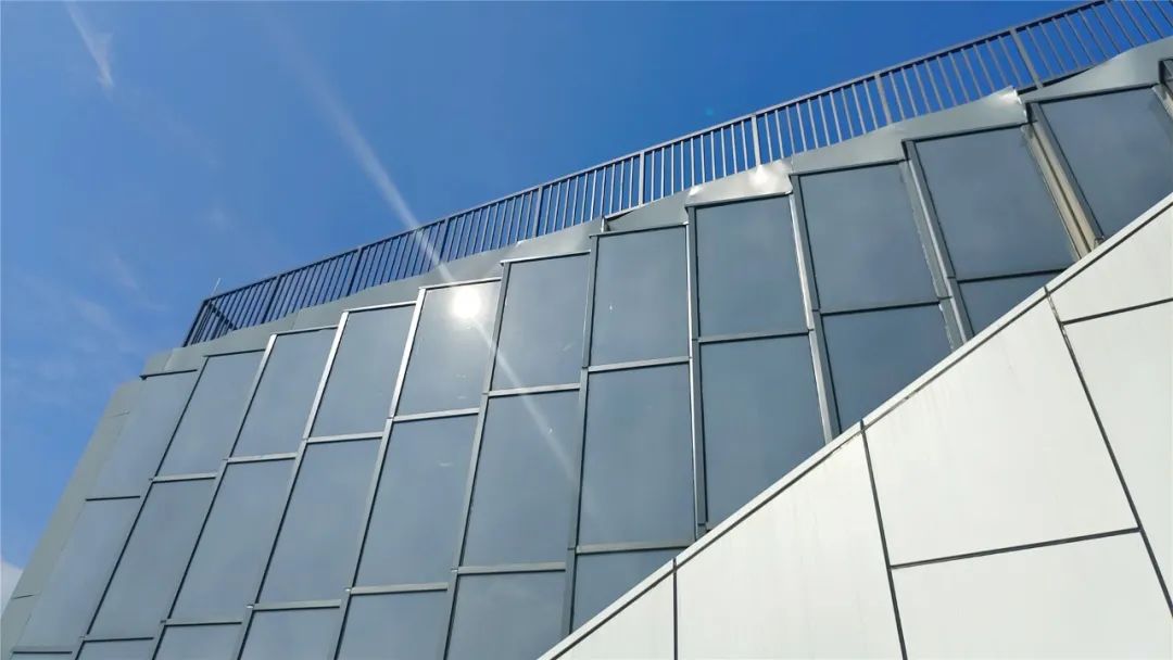 填补行业空白！红桃国际云鹰牵头的建筑光伏幕墙运维标准获批立项