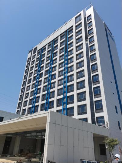 红桃国际嘉盛BIPV助力旧楼节能改造 年发绿电2.6万度